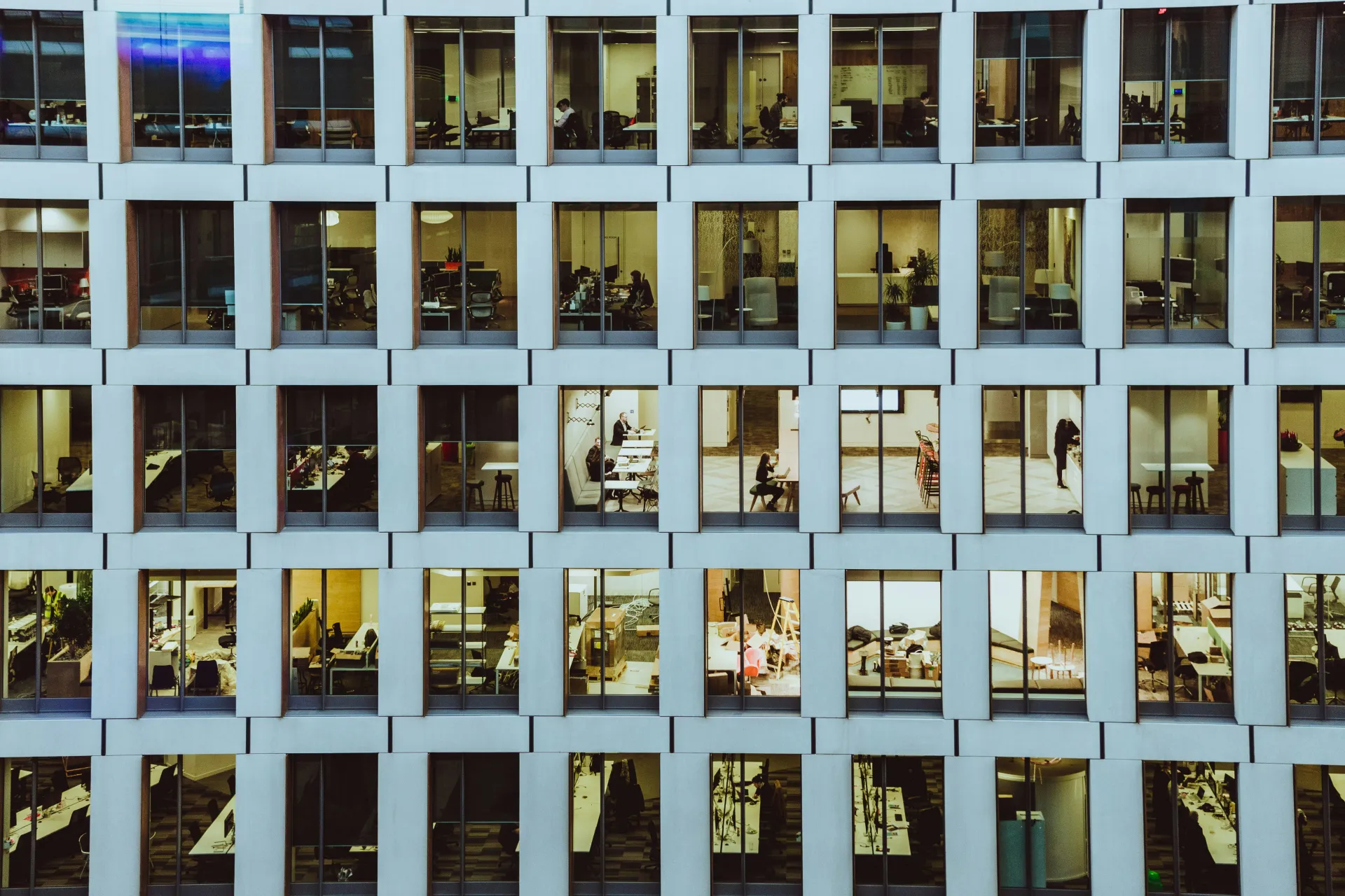 windows_corporate_building_insight_looking_in